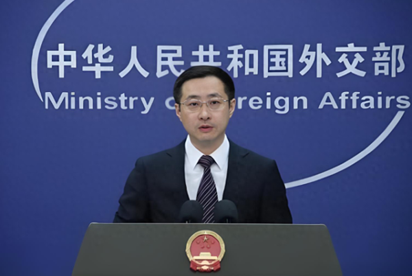 配资世界门户 第二次对抗国家审查, 李嘉诚女友出山, 外交部16字狠话, 把路堵上